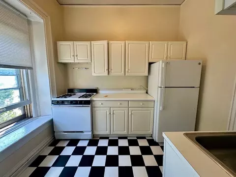 706 E Juneau Ave, Milwaukee, WI 53202