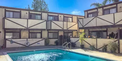 Kelvin Ave, Los Angeles, CA 91306