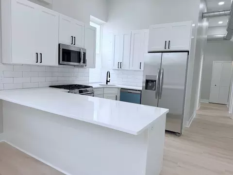 2134 W 18th St, Chicago, IL 60608