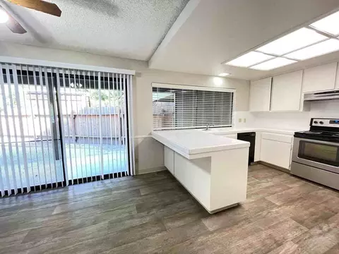 1129 Silver Lake Dr, Sacramento, CA 95831