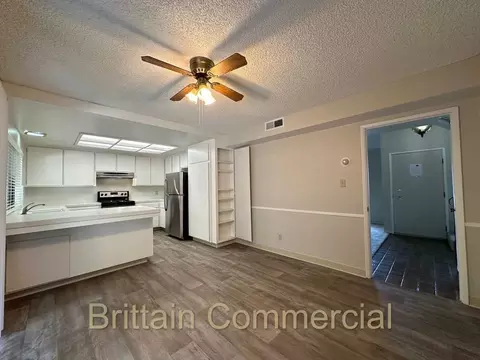 1129 Silver Lake Dr, Sacramento, CA 95831