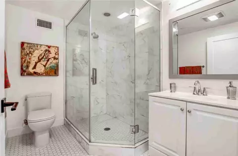 1168 S Barrington Ave, Los Angeles, CA 90049