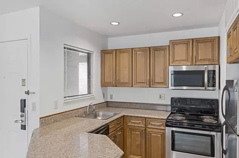 1500 E Kilgore Rd, Kalamazoo, MI 49001