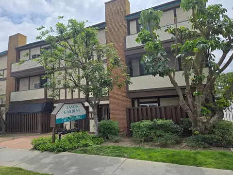 17816 Lassen St, Northridge, CA 91325