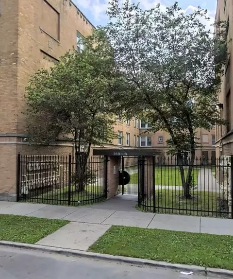 2721 E 75th Pl, Chicago, IL 60649