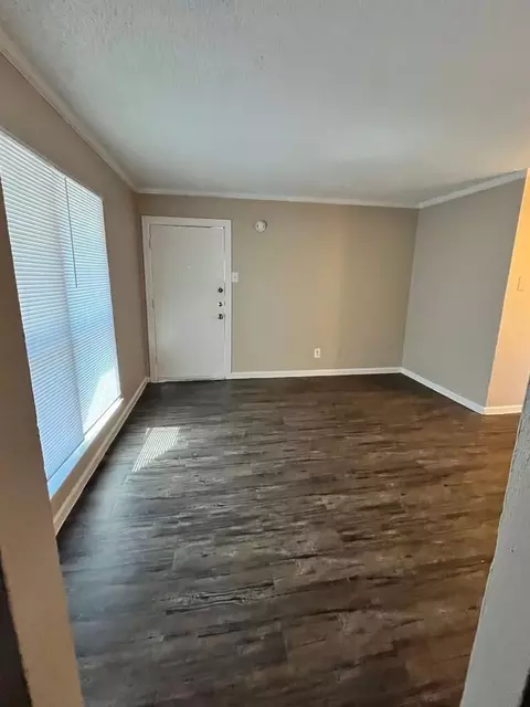 2838 Royal Ln, Dallas, TX 75229