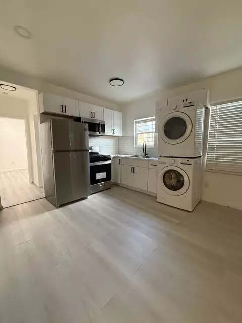 3215 W 18th St, Los Angeles, CA 90019
