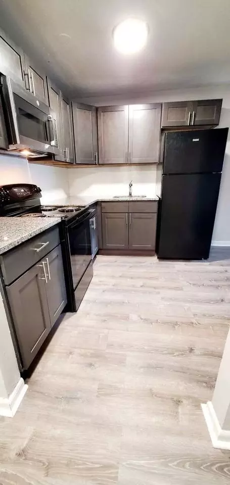 222 Bradley Ave, Waterbury, CT 06708 photo 4