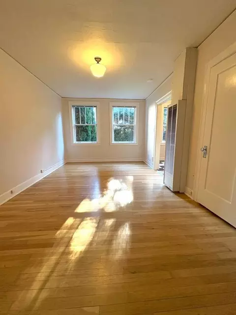 1037 NW 20th Ave, Portland, OR 97209