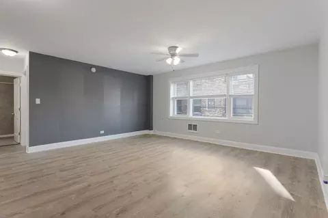 7710 N Sheridan Rd, Chicago, IL 60626