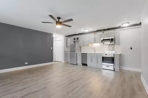 7710 N Sheridan Rd, Chicago, IL 60626