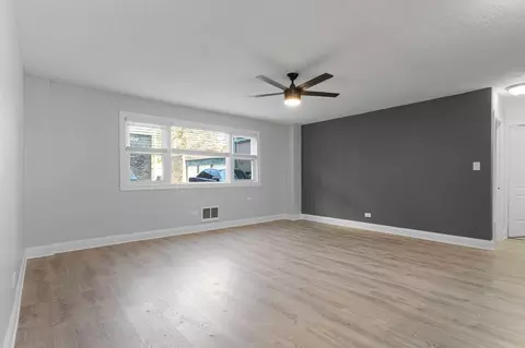 7710 N Sheridan Rd, Chicago, IL 60626