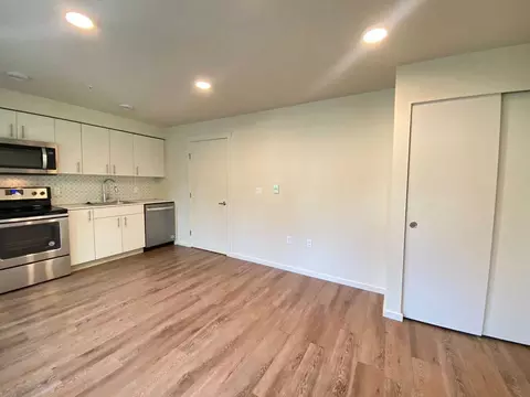 330 4th St, Kirkland, WA 98033