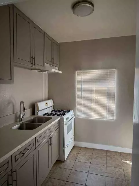 420 W G St, Wilmington, CA 90744 photo 2
