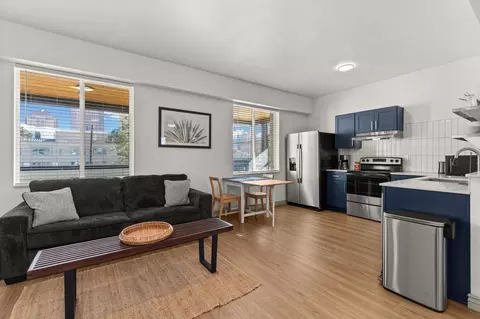 205 7th St NW, Albuquerque, NM 87102