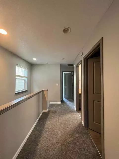 621 SE 162nd Ave, Portland, OR 97233