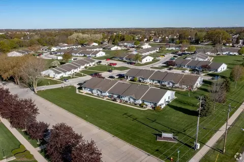 8385 S Yorkshire Dr, Oak Creek, WI 53154