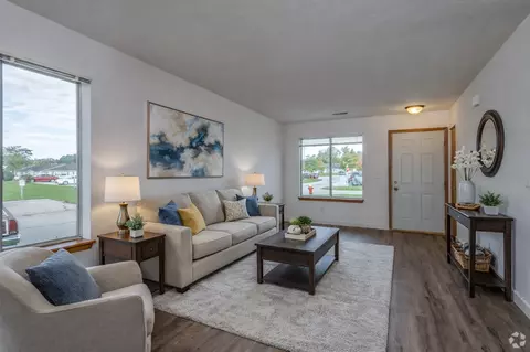 8385 S Yorkshire Dr, Oak Creek, WI 53154