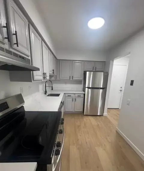 30535 W 14 Mile Rd, Farmington Hills, MI 48334