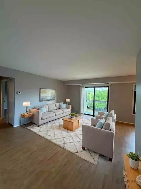 30535 W 14 Mile Rd, Farmington Hills, MI 48334