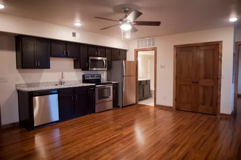 529 E Cherry St, Springfield, MO 65806