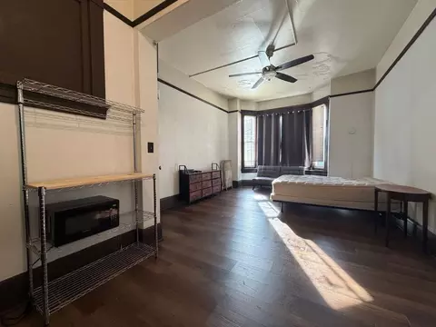 1731 W Burnside St, Portland, OR 97209
