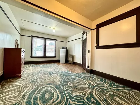1731 W Burnside St, Portland, OR 97209