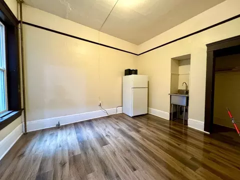 1731 W Burnside St, Portland, OR 97209