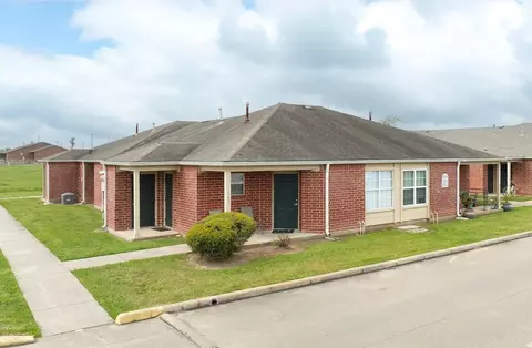 905 N Avenue J, Freeport, TX 77541