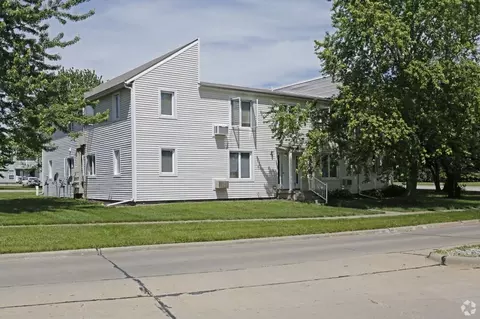 2402 High View Ct, Champaign, IL 61822