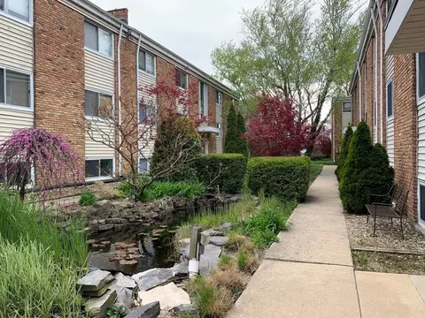 1001 Francis Dr, Champaign, IL 61821