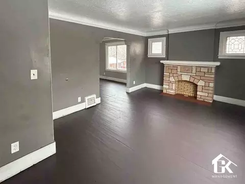 6885 Mettetal St, Detroit, MI 48228