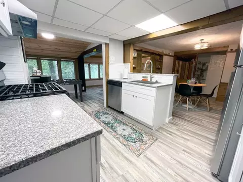 3923 Bluestone Rd, Cleveland Heights, OH 44121
