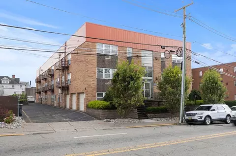 20 W Church St, Bergenfield, NJ 07621