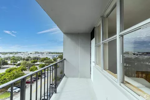 1551 NE 167th St, North Miami Beach, FL 33162
