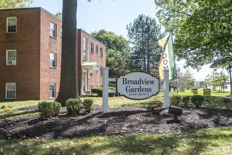 1907 Pleasantdale Rd, Cleveland, OH 44109