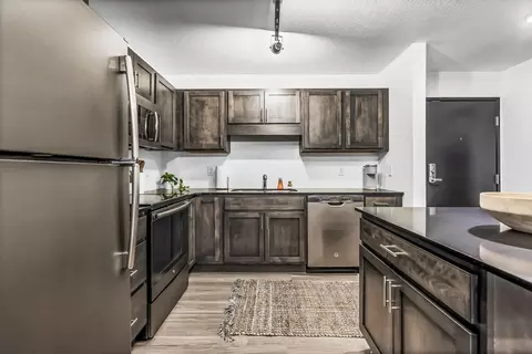 21 W Jefferson St, Waterloo, IA 50701