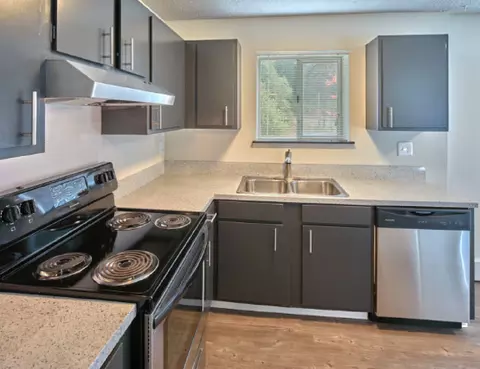 900 SW Holden St, Seattle, WA 98106