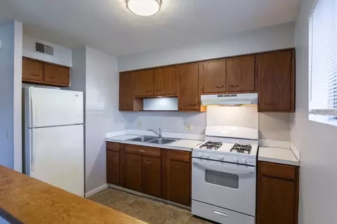 3833 Cuming St, Omaha, NE 68131