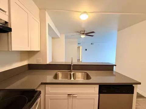 12325 Chandler Blvd, Los Angeles, CA 91607