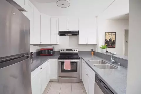 12325 Chandler Blvd, Los Angeles, CA 91607