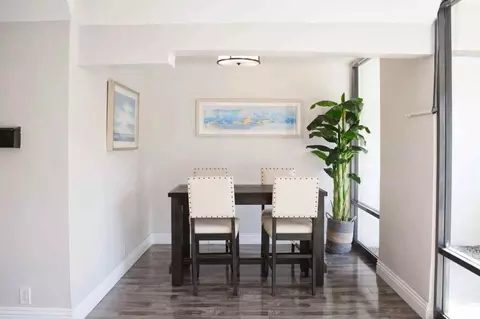 12325 Chandler Blvd, Los Angeles, CA 91607