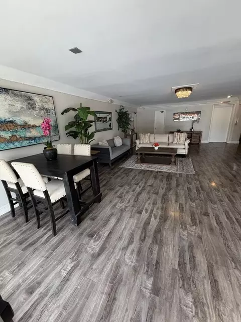 12325 Chandler Blvd, Los Angeles, CA 91607