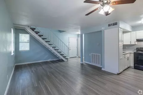 301 Rolston Rd, Irving, TX 75060