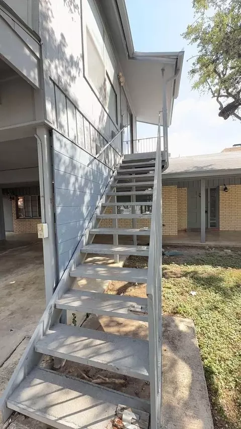 3815 Ridgeline Dr, San Antonio, TX 78228