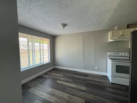 14948 SE Stark St, Portland, OR 97233