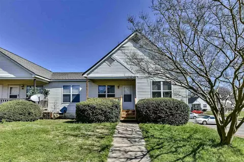 312 Hoskins Mill Ln, Charlotte, NC 28208