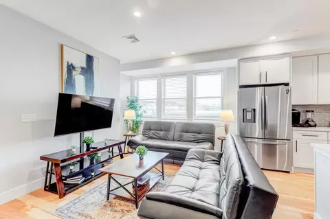 85 Myrtle St, Boston, MA 02114