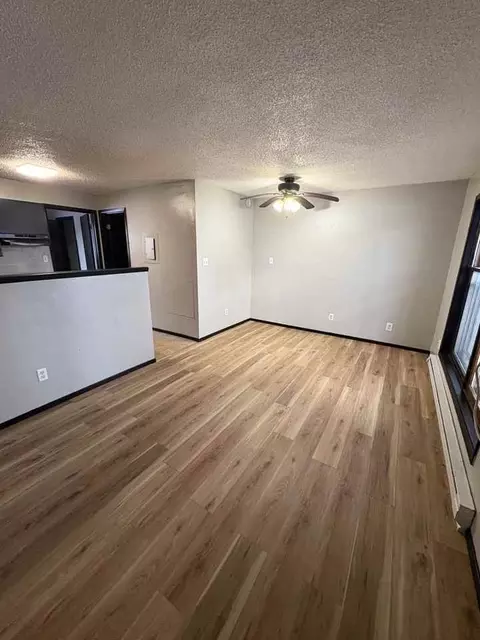 3719 W 9th St, Waterloo, IA 50702