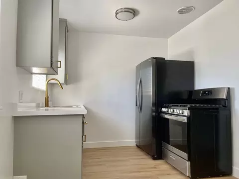 2604 Aviation Blvd, Redondo Beach, CA 90278
